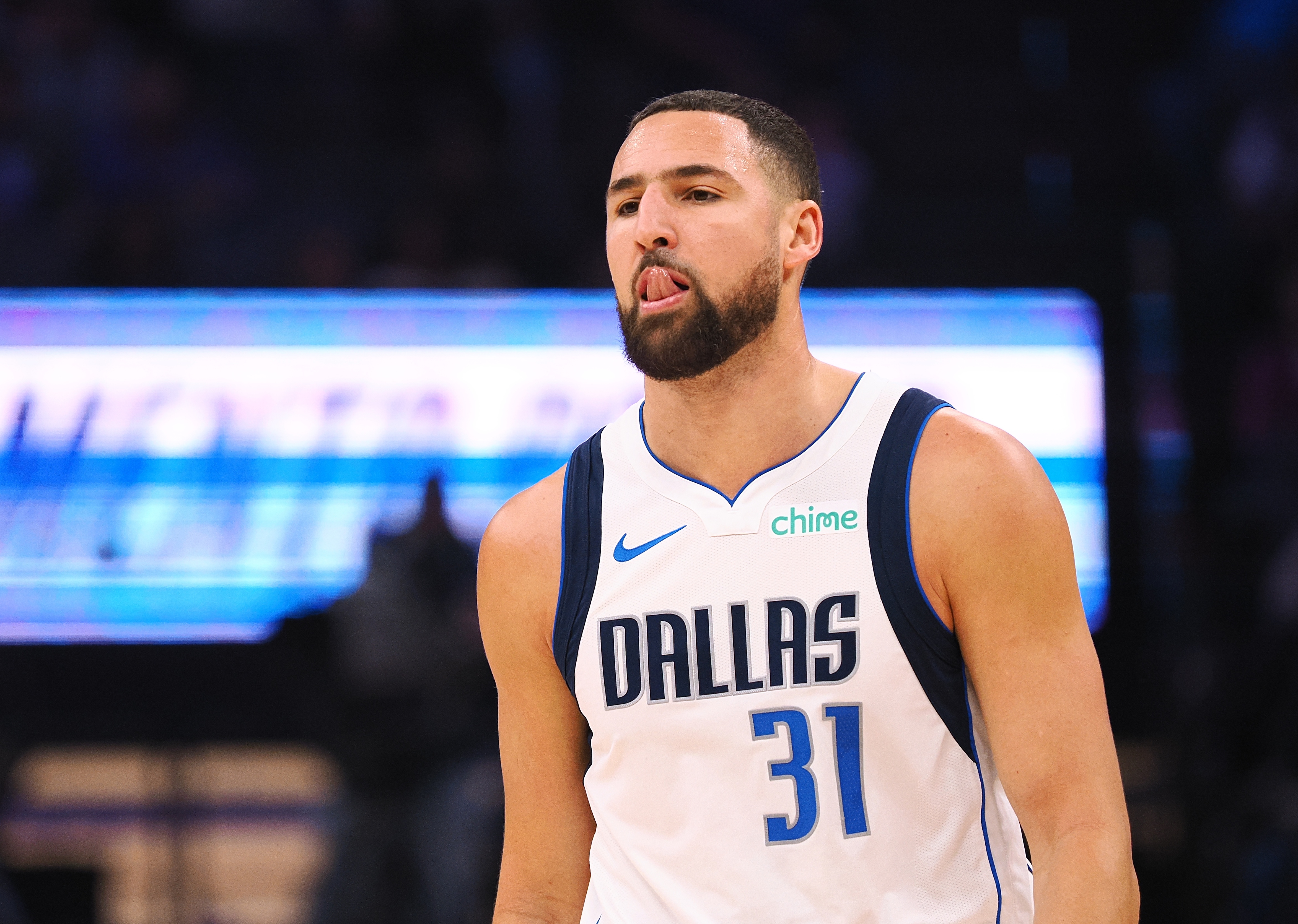 开云APP-佛光乍现！克莱全场三分球9投6中 拿下18分2板1助1断1帽&amp;正负值+9