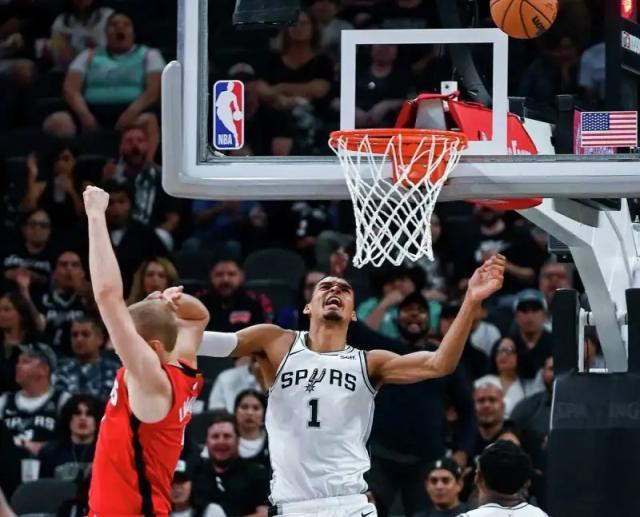 开云注册入口-死亡五大!马刺新赛季首发揭晓 波波维奇逆势而为